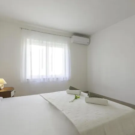 Awesome In With House Sea View Apartment Novi Vinodolski